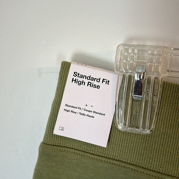 Nike Joggers Standard Fit High Rise Alligator Green medium NWT - Picture 6 of 7